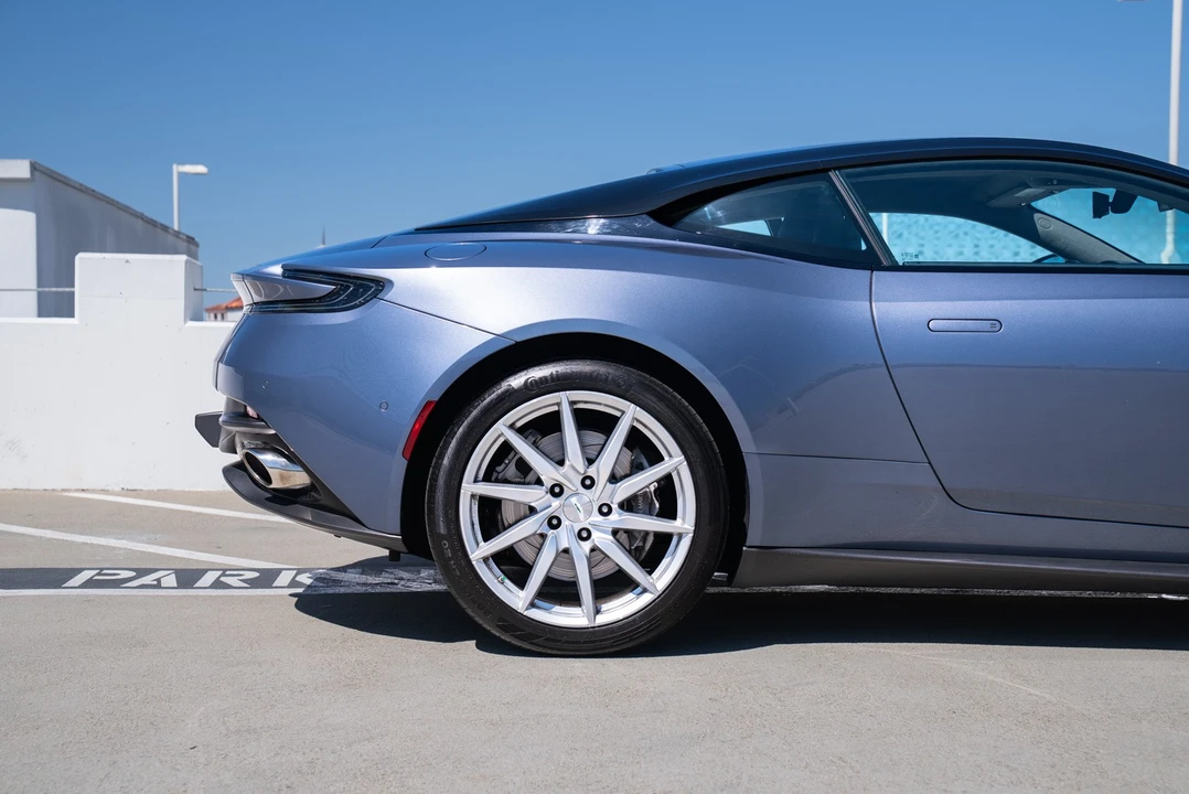 2019 Aston Martin DB11 - Image 17 of 31