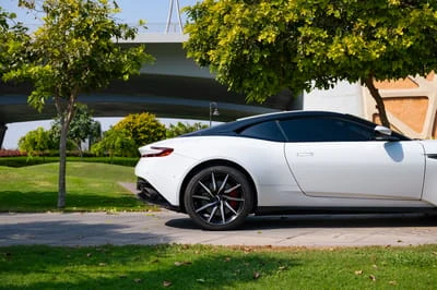 2019 Aston Martin DB11 V8 - Image 25 of 31