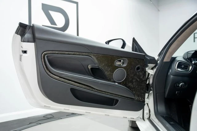 2019 Aston Martin DBS Superleggera - Image 28 of 31