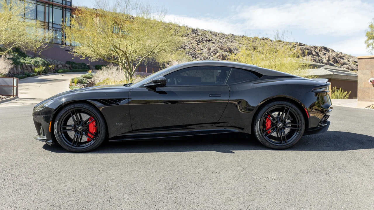 2019 Aston Martin DBS Superleggera - Image 9 of 31