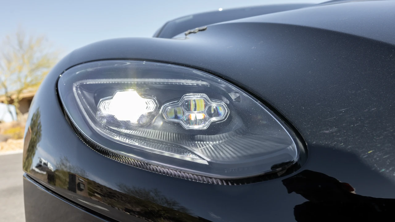 2019 Aston Martin DBS Superleggera - Image 13 of 31