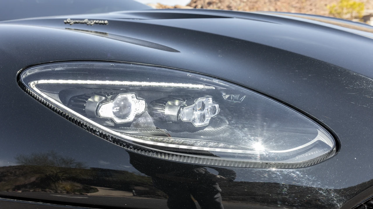 2019 Aston Martin DBS Superleggera - Image 11 of 31
