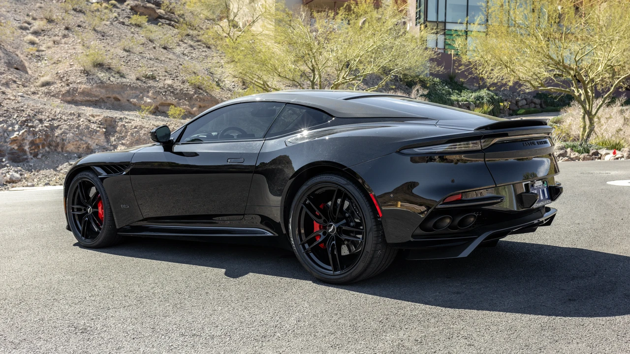 2019 Aston Martin DBS Superleggera - Image 8 of 31
