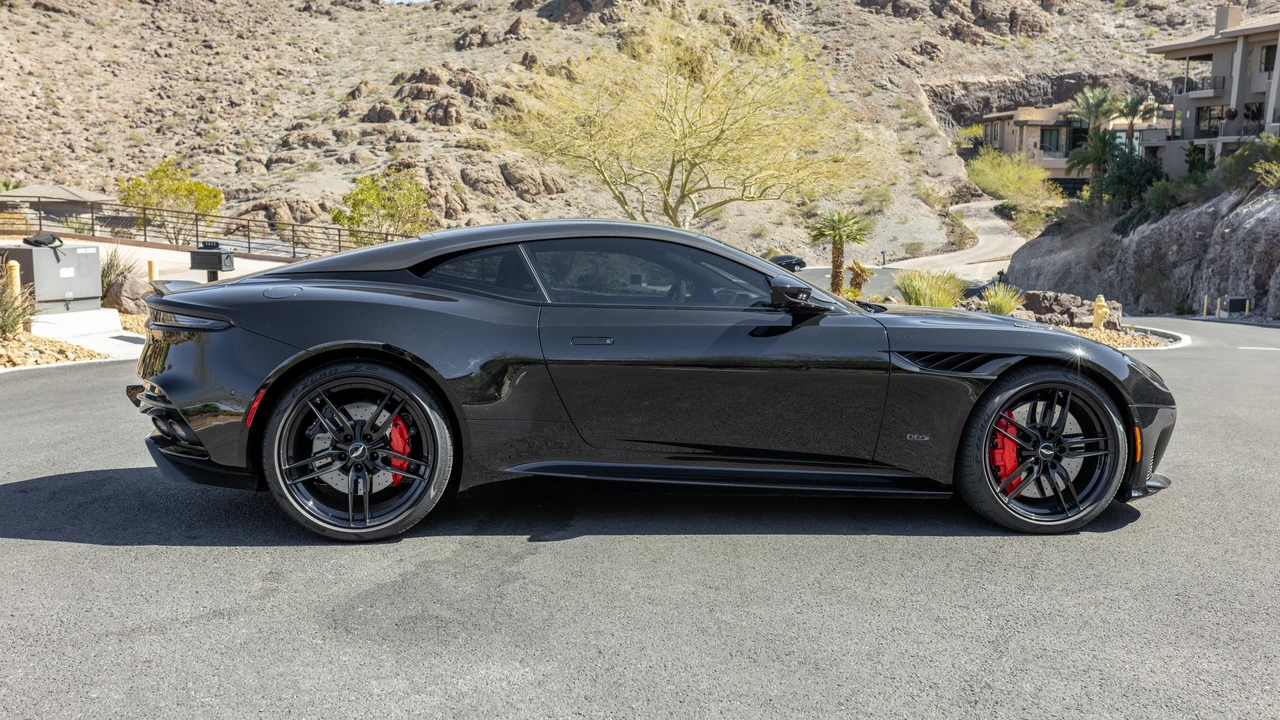 2019 Aston Martin DBS Superleggera - Image 5 of 31
