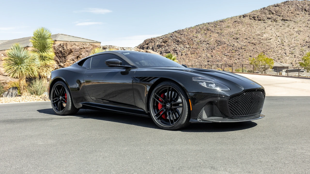 2019 Aston Martin DBS Superleggera - Image 10 of 31