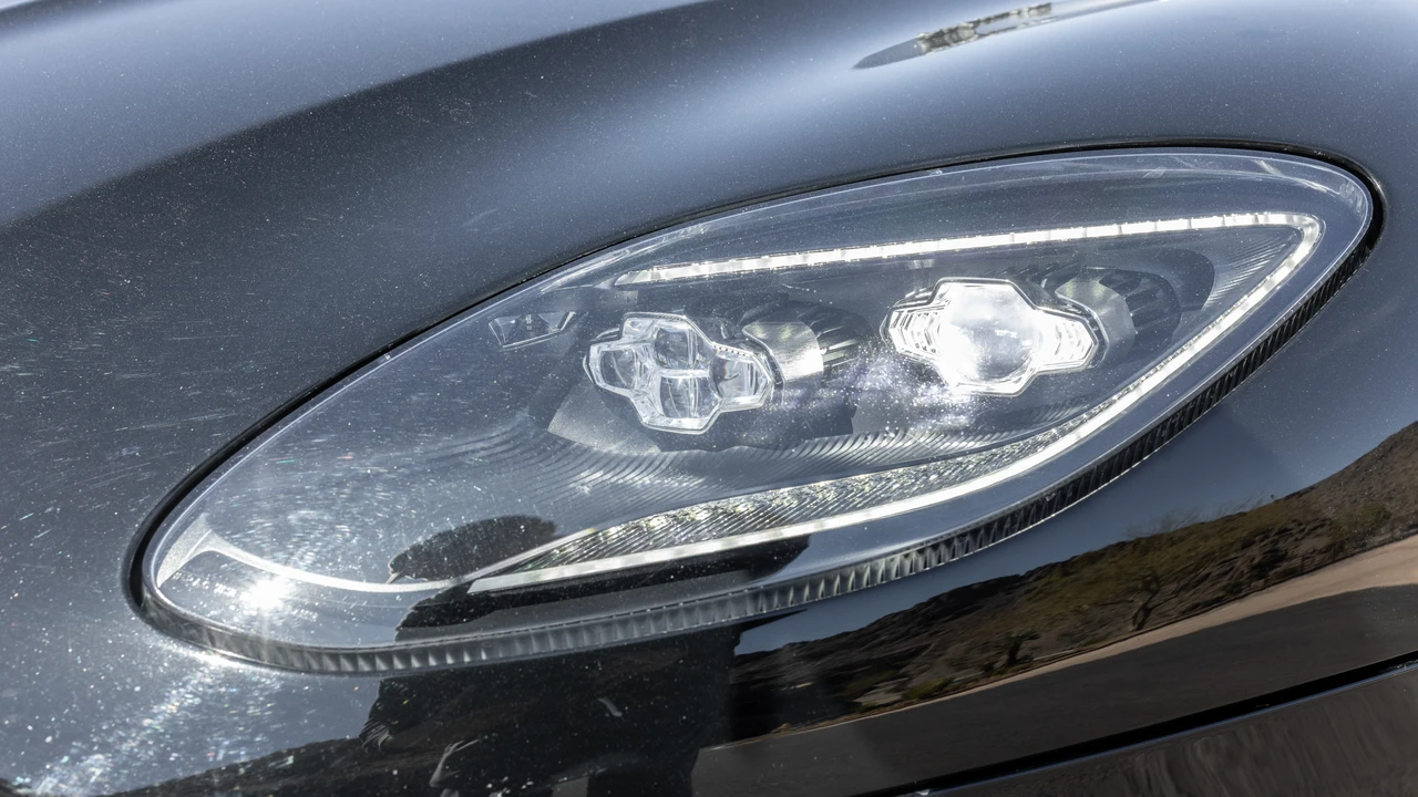 2019 Aston Martin DBS Superleggera - Image 12 of 31