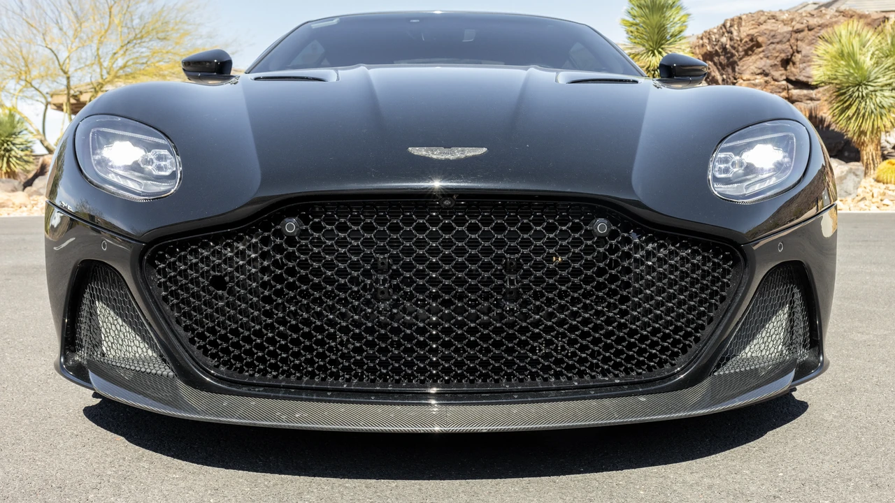 2019 Aston Martin DBS Superleggera - Image 15 of 31