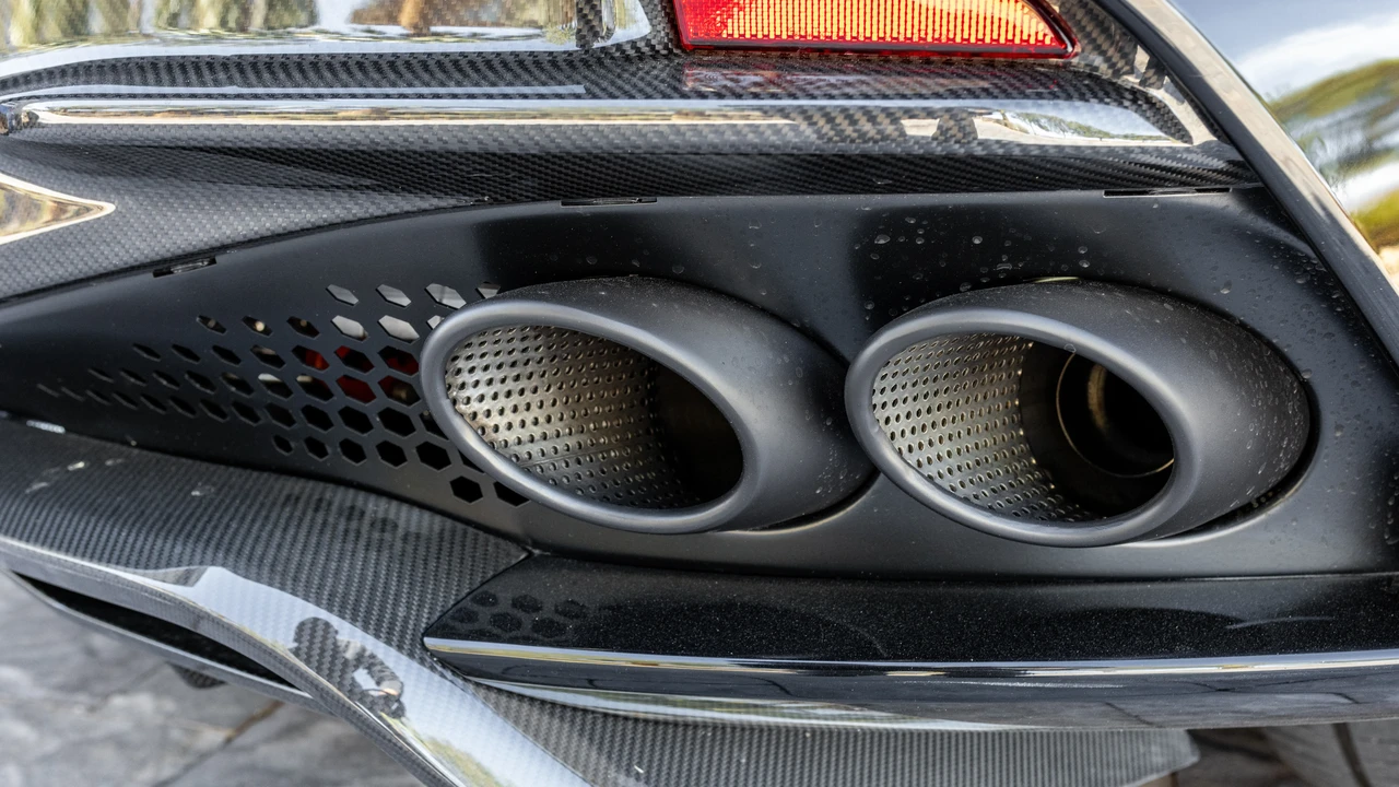 2019 Aston Martin DBS Superleggera - Image 19 of 31