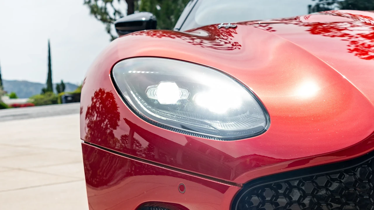 2019 Aston Martin DBS Superleggera - Image 22 of 31
