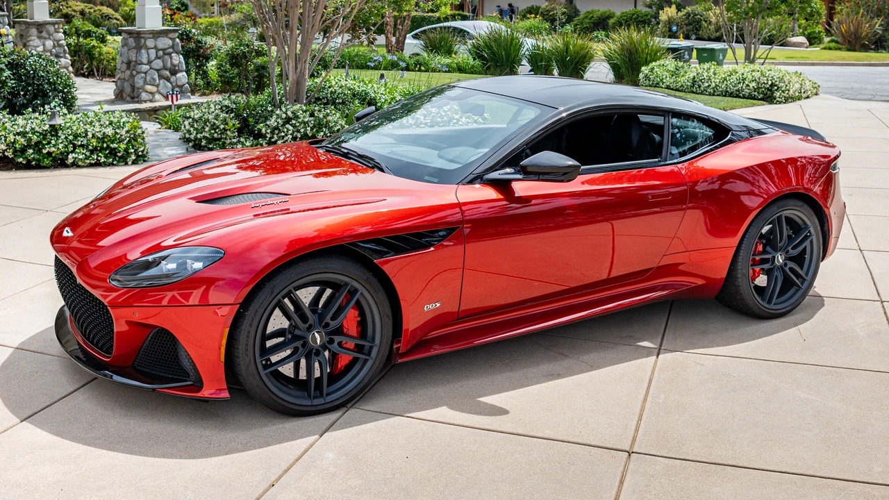 2019 Aston Martin DBS Superleggera - Image 9 of 31
