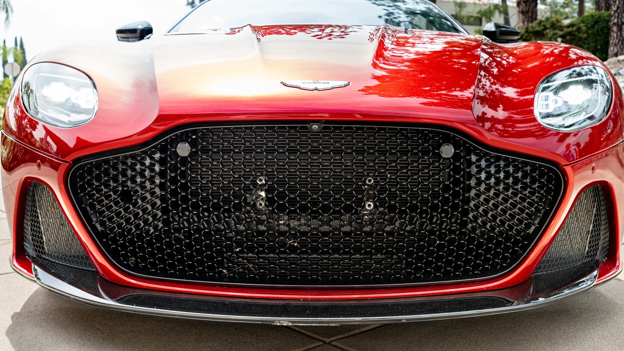 2019 Aston Martin DBS Superleggera - Image 28 of 31