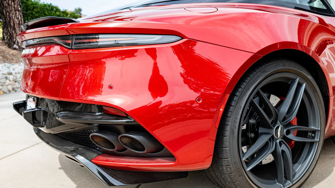 2019 Aston Martin DBS Superleggera - Image 26 of 31