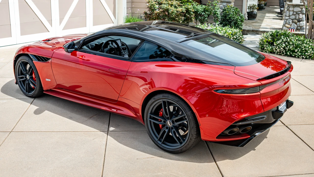 2019 Aston Martin DBS Superleggera - Image 7 of 31