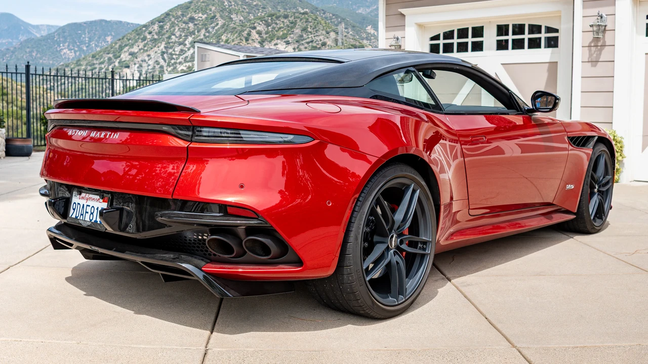 2019 Aston Martin DBS Superleggera - Image 5 of 31