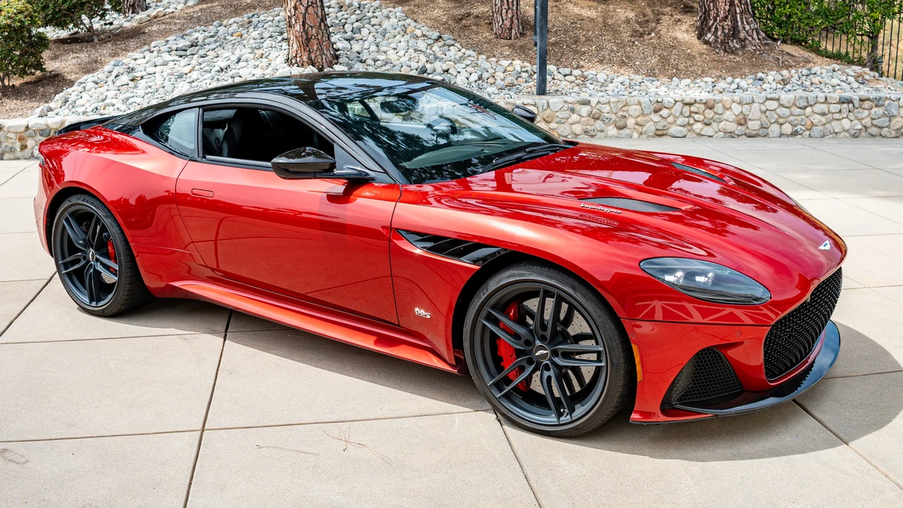 2019 Aston Martin DBS Superleggera - Image 3 of 31