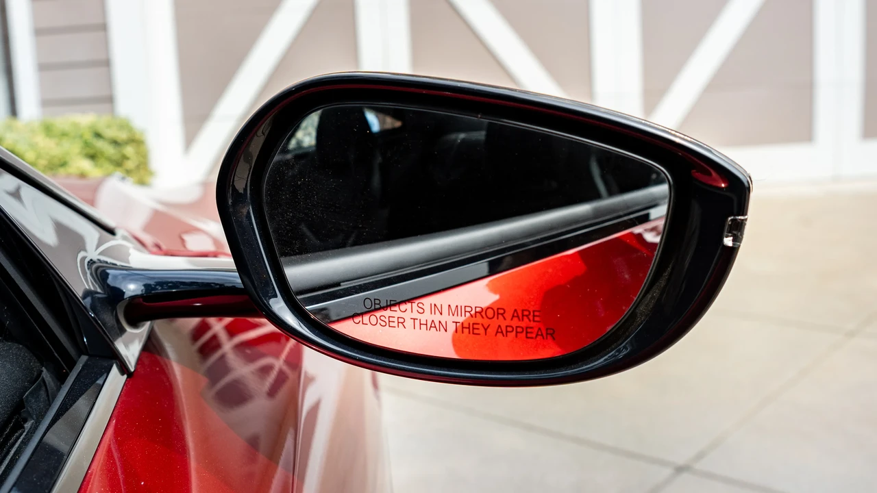 2019 Aston Martin DBS Superleggera - Image 17 of 31