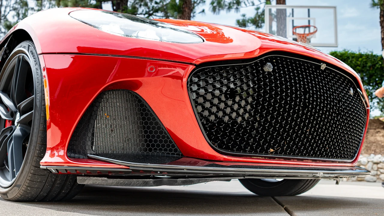 2019 Aston Martin DBS Superleggera - Image 30 of 31