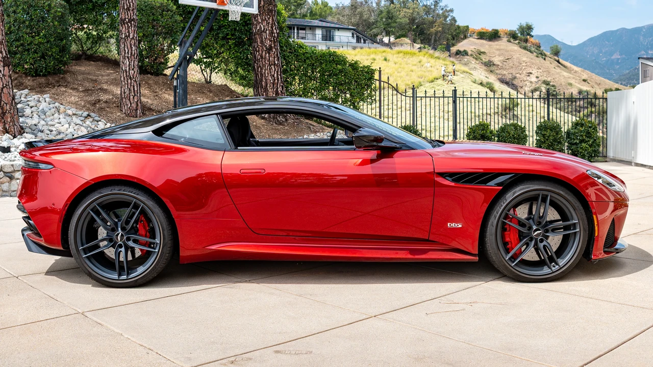 2019 Aston Martin DBS Superleggera - Image 4 of 31