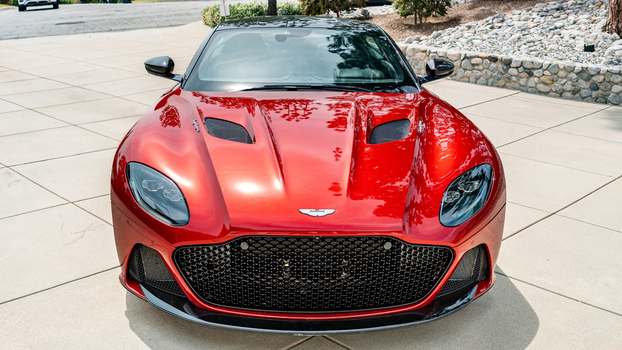 2019 Aston Martin DBS Superleggera - Image 2 of 31