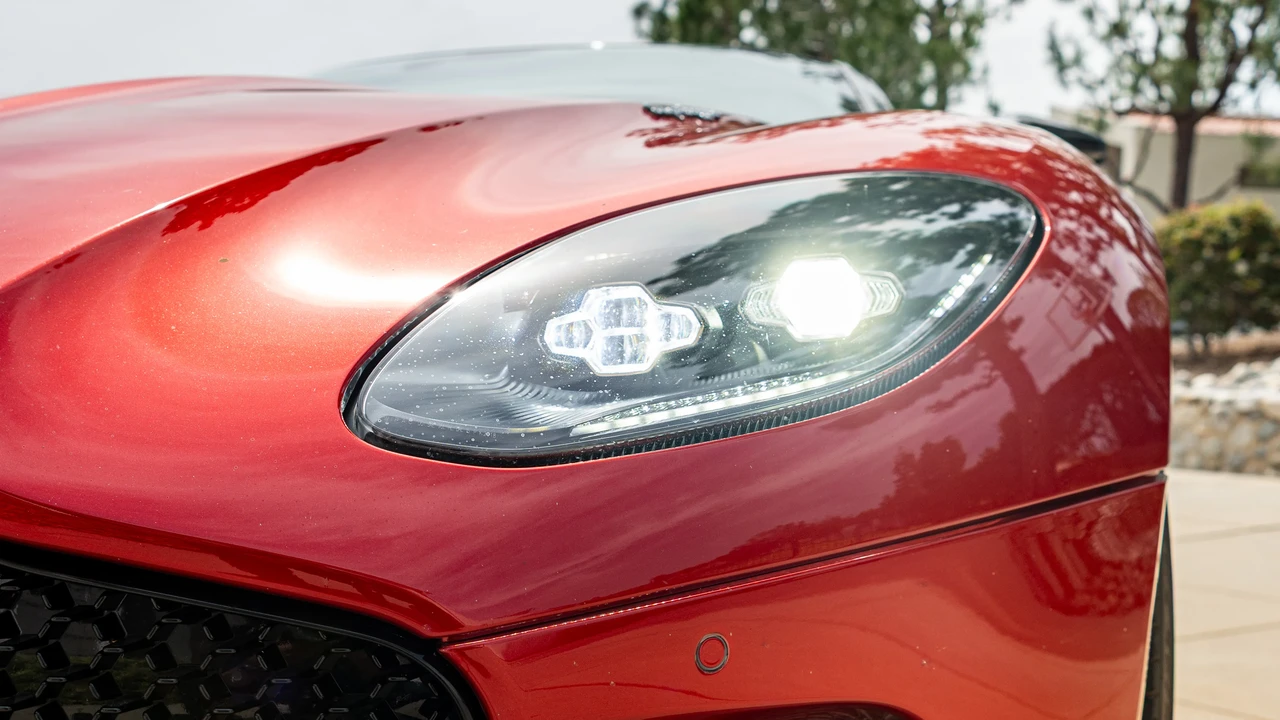 2019 Aston Martin DBS Superleggera - Image 23 of 31