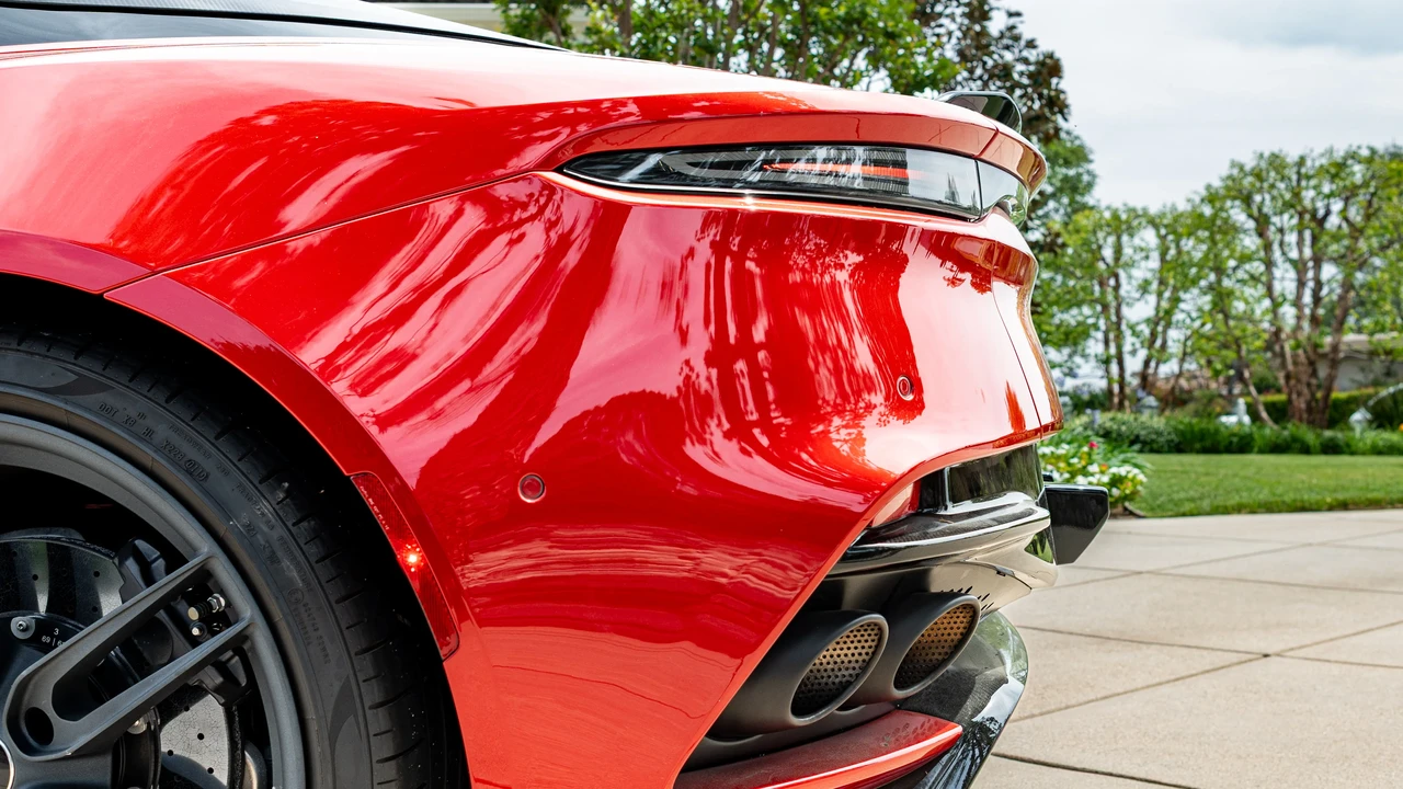 2019 Aston Martin DBS Superleggera - Image 27 of 31