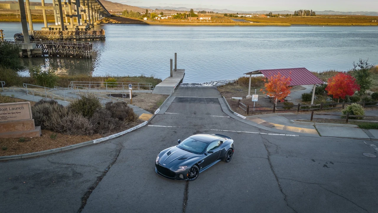 2019 Aston Martin DBS Superleggera - Image 6 of 31