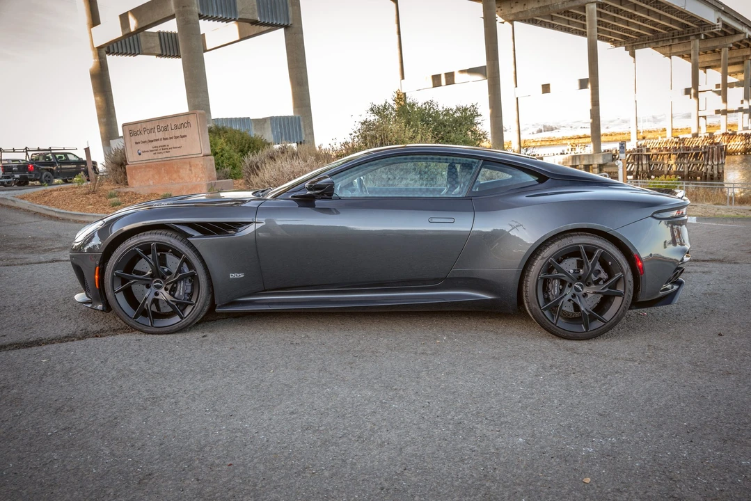 2019 Aston Martin DBS Superleggera - Image 14 of 31