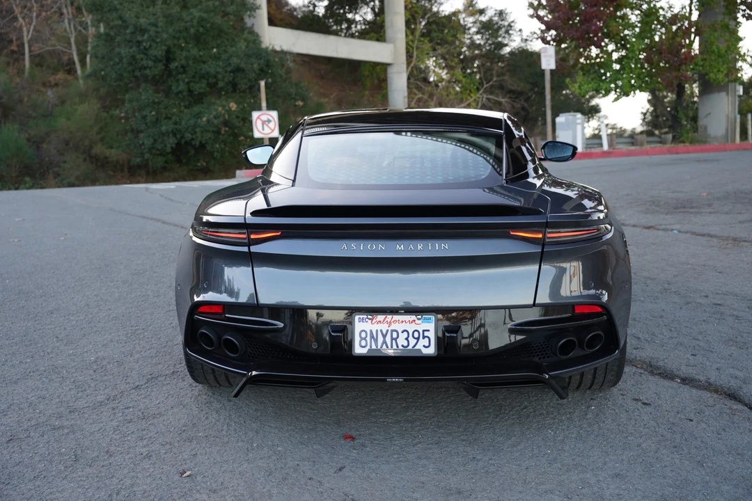 2019 Aston Martin DBS Superleggera - Image 19 of 31