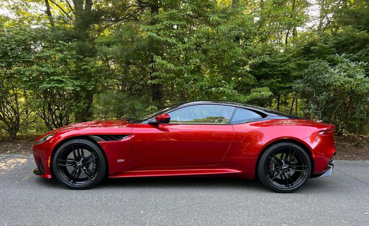 2019 Aston Martin DBS Superleggera - Image 7 of 31