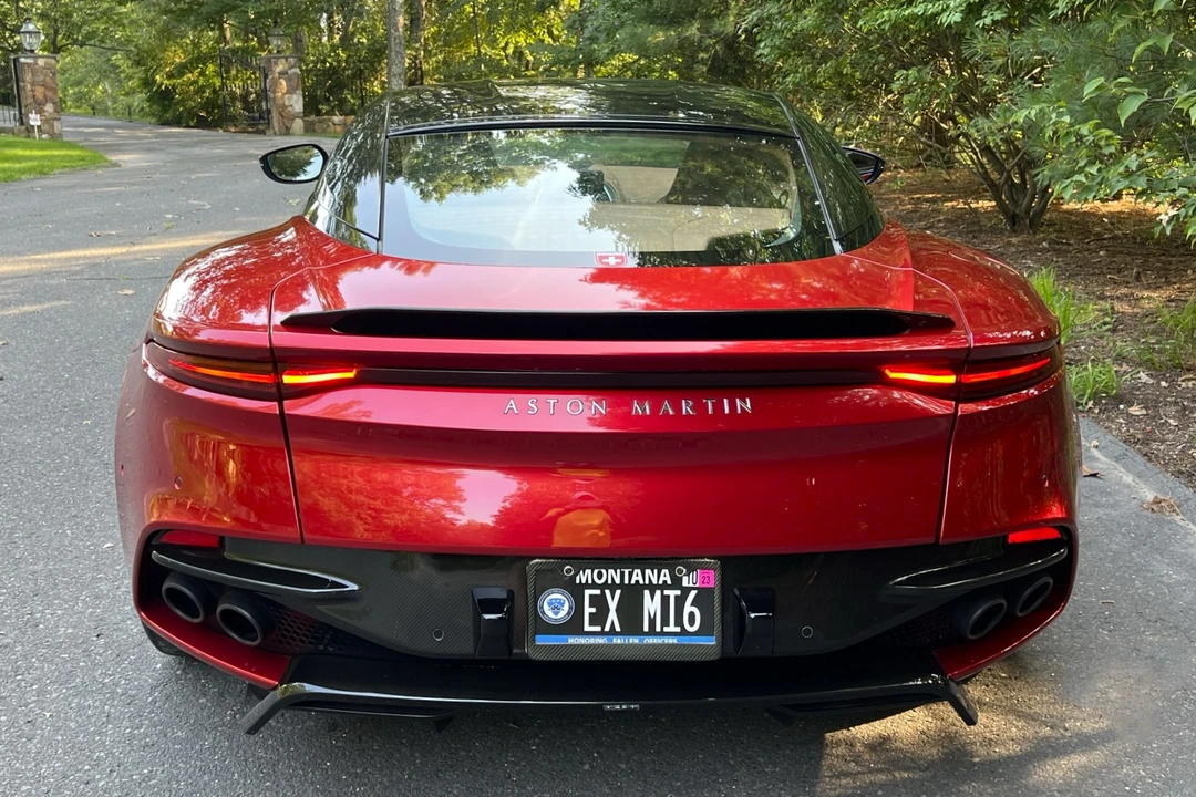 2019 Aston Martin DBS Superleggera - Image 17 of 31