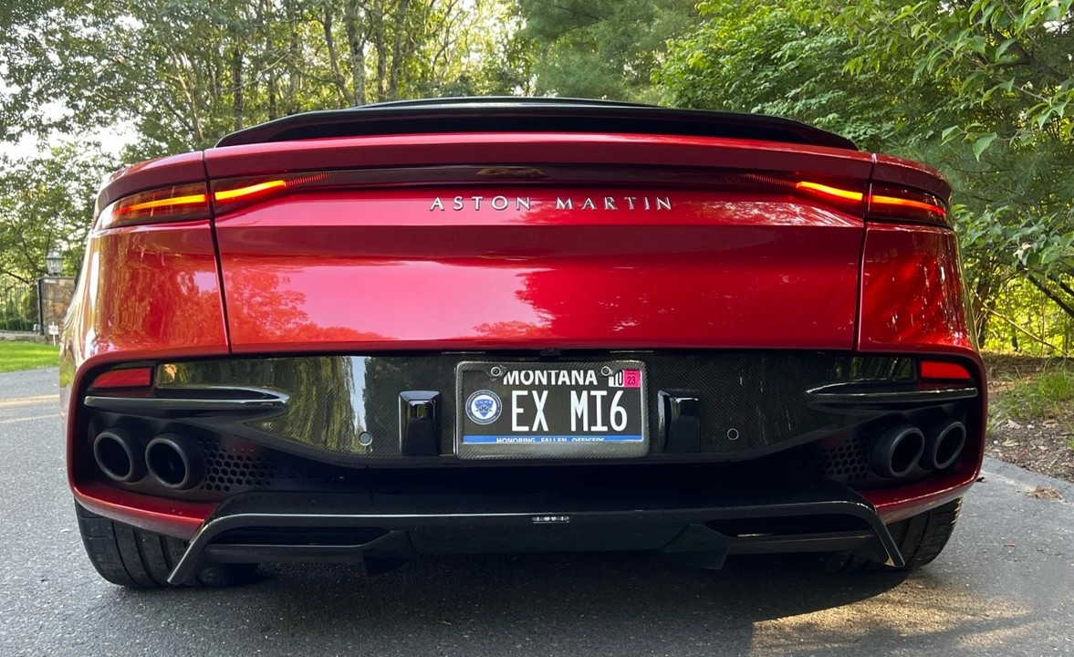 2019 Aston Martin DBS Superleggera - Image 19 of 31