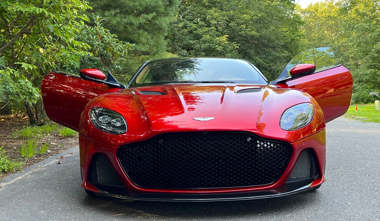 2019 Aston Martin DBS Superleggera - Image 27 of 31