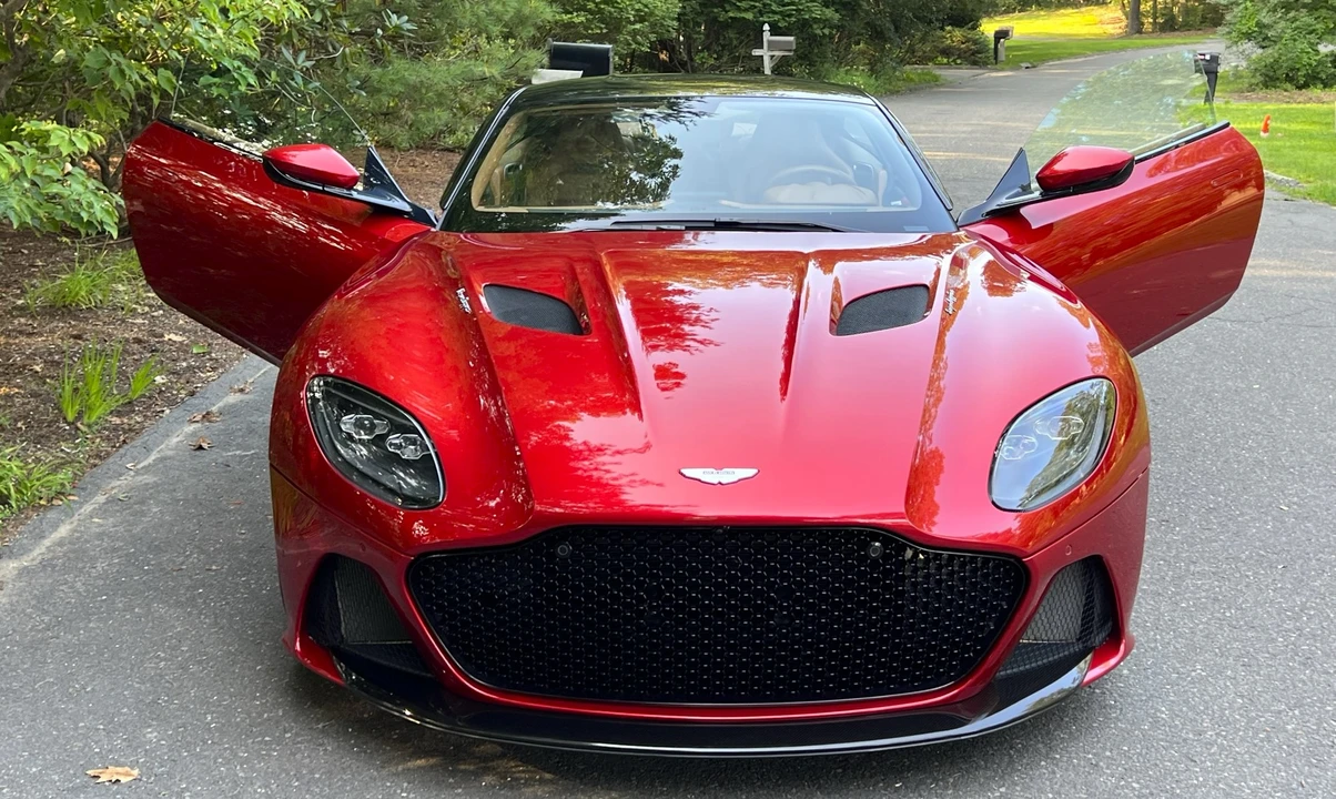 2019 Aston Martin DBS Superleggera - Image 26 of 31