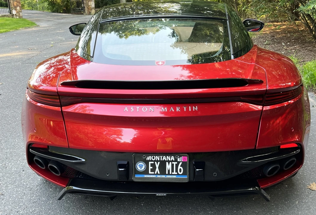 2019 Aston Martin DBS Superleggera - Image 15 of 31