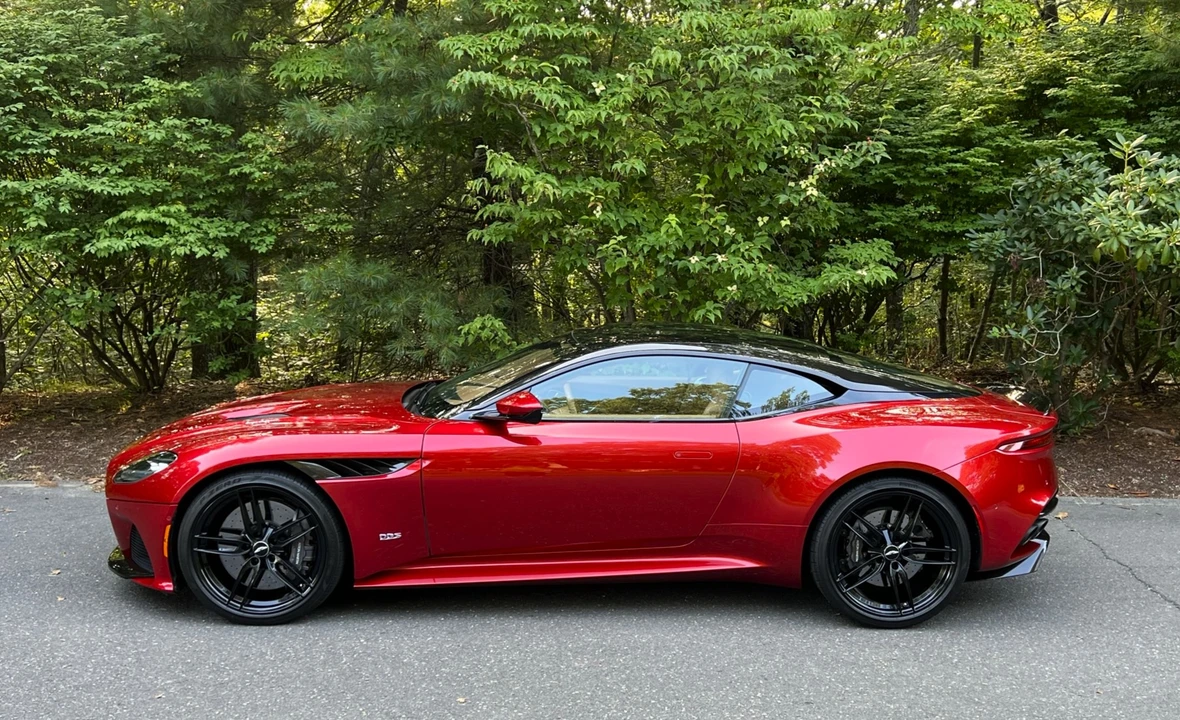 2019 Aston Martin DBS Superleggera - Image 8 of 31
