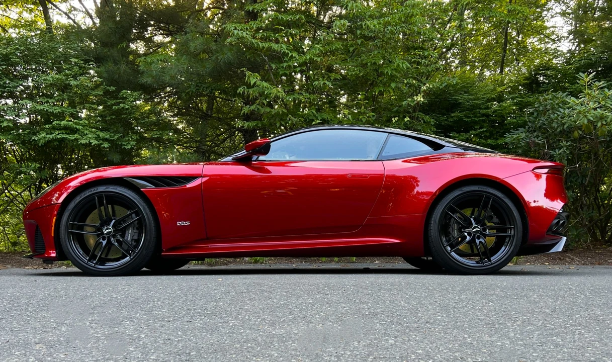 2019 Aston Martin DBS Superleggera - Image 9 of 31