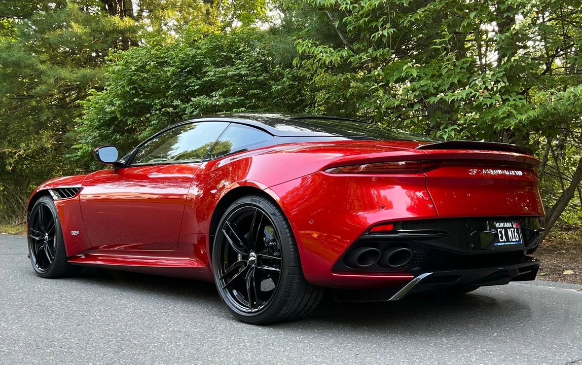 2019 Aston Martin DBS Superleggera - Image 12 of 31