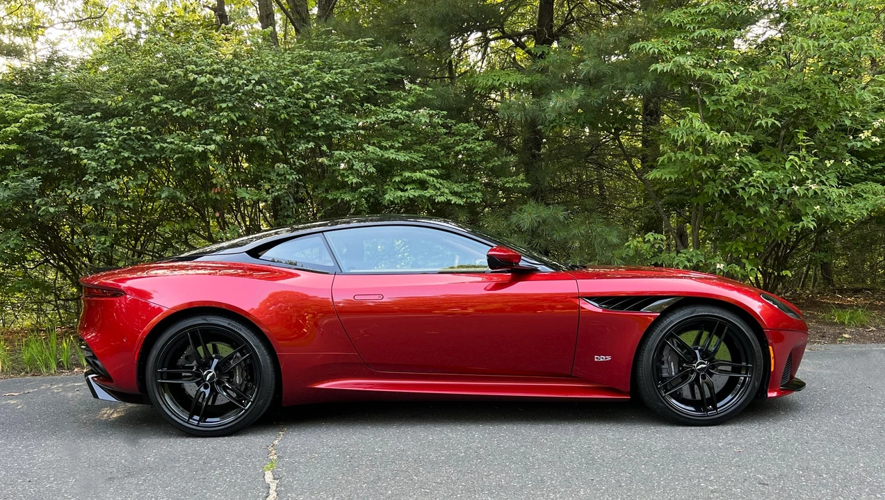 2019 Aston Martin DBS Superleggera - Image 23 of 31