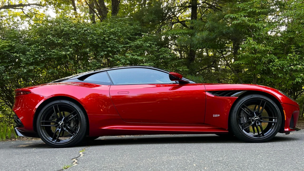 2019 Aston Martin DBS Superleggera - Image 24 of 31