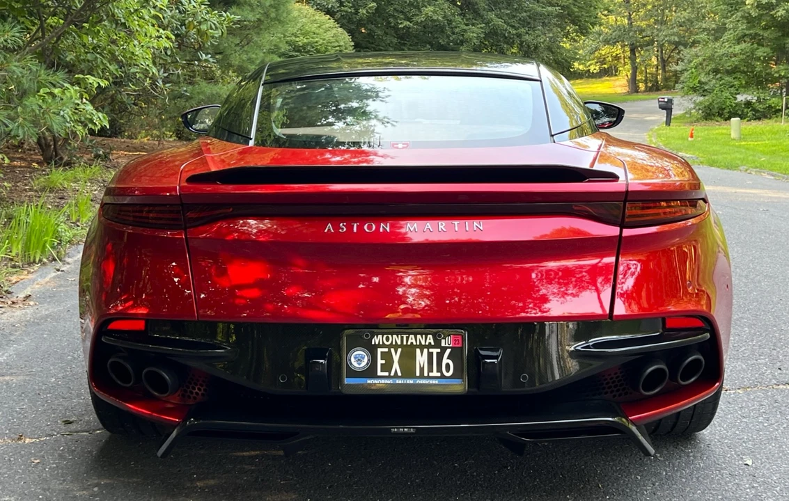 2019 Aston Martin DBS Superleggera - Image 16 of 31