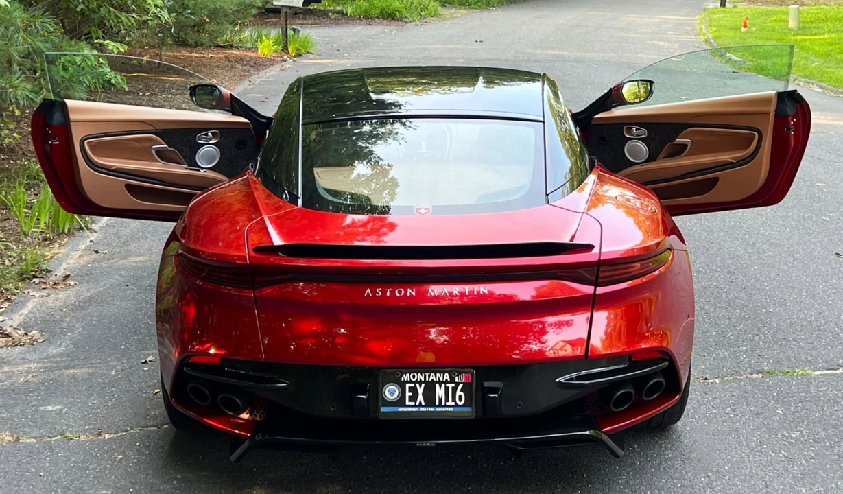 2019 Aston Martin DBS Superleggera - Image 14 of 31