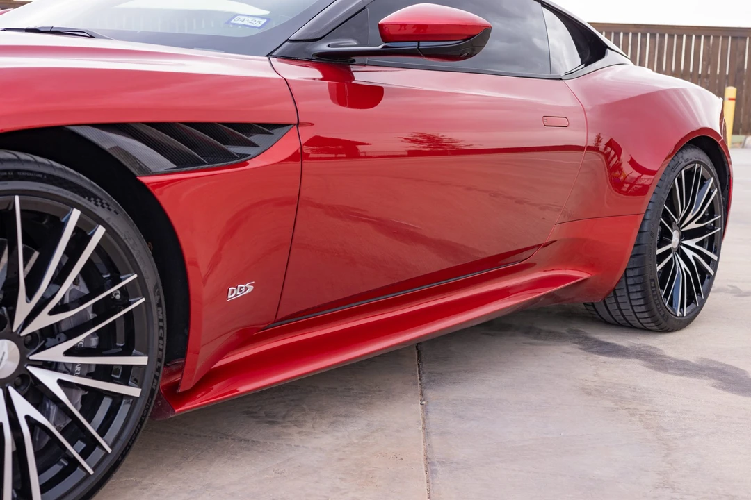 2019 Aston Martin DBS Superleggera - Image 27 of 31