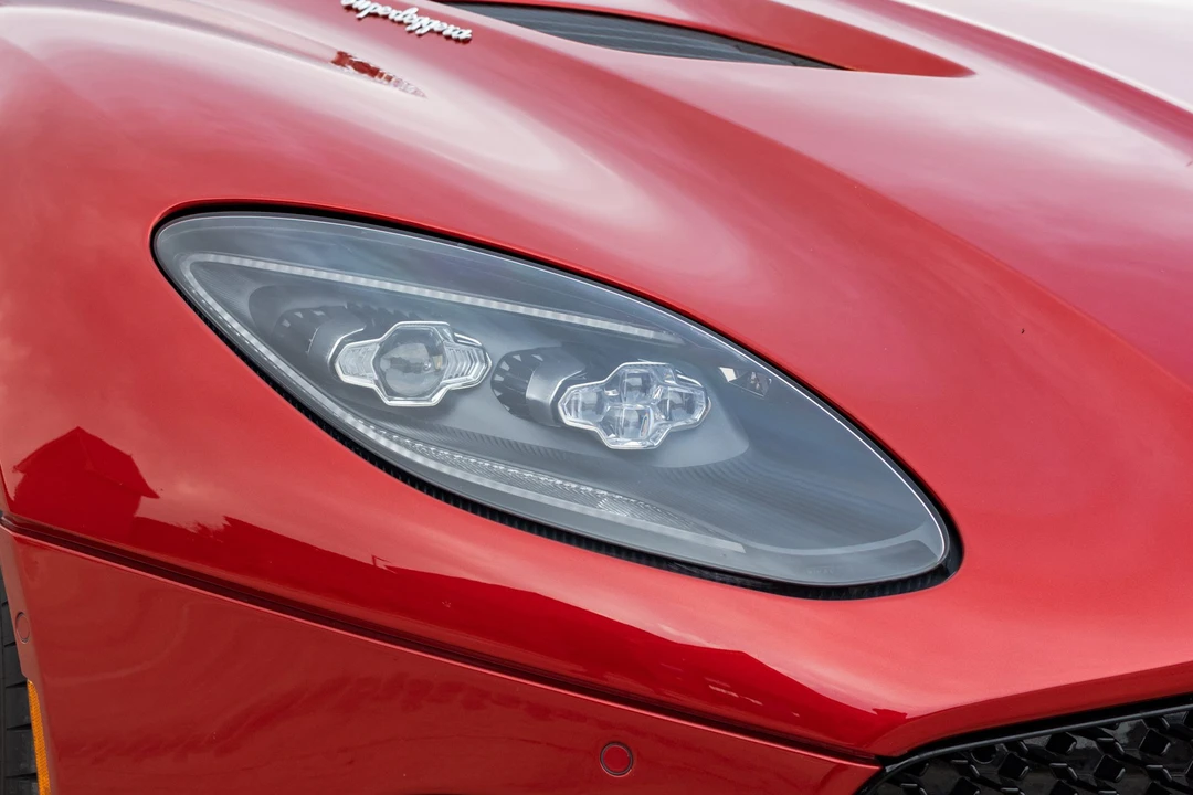 2019 Aston Martin DBS Superleggera - Image 13 of 31