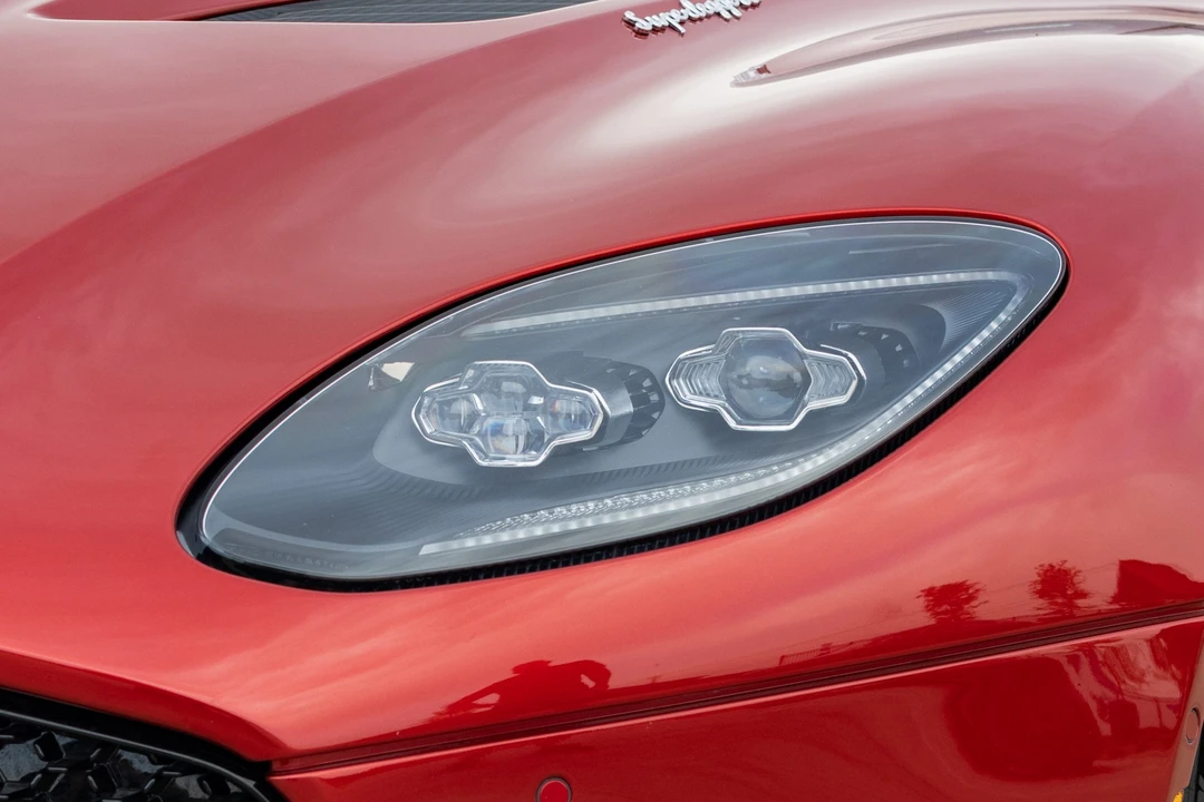 2019 Aston Martin DBS Superleggera - Image 12 of 31