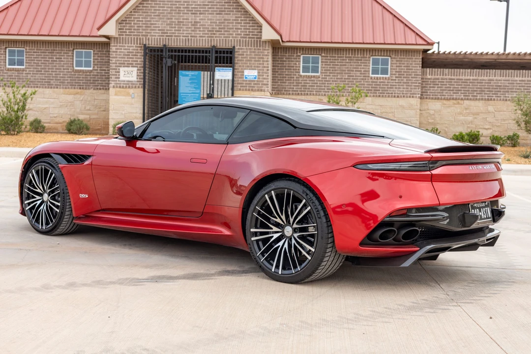 2019 Aston Martin DBS Superleggera - Image 9 of 31