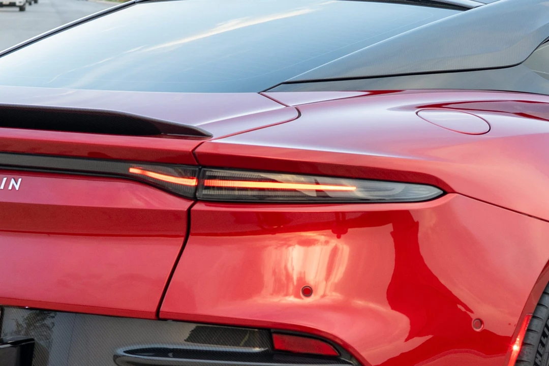 2019 Aston Martin DBS Superleggera - Image 17 of 31