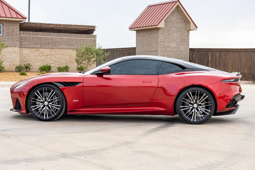 2019 Aston Martin DBS Superleggera - Image 10 of 31