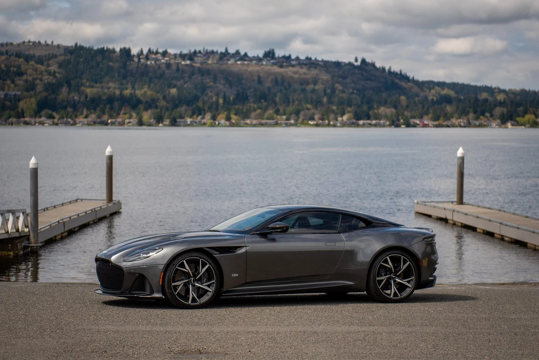 2019 Aston Martin DBS Superleggera - Image 2 of 31