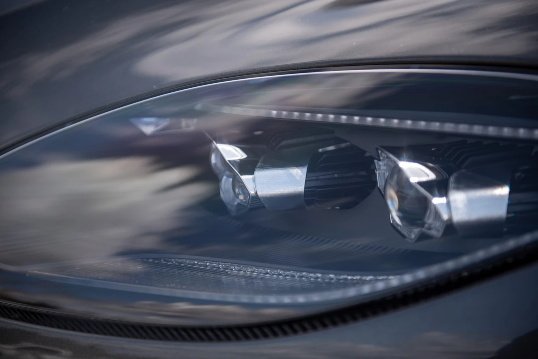 2019 Aston Martin DBS Superleggera - Image 13 of 31
