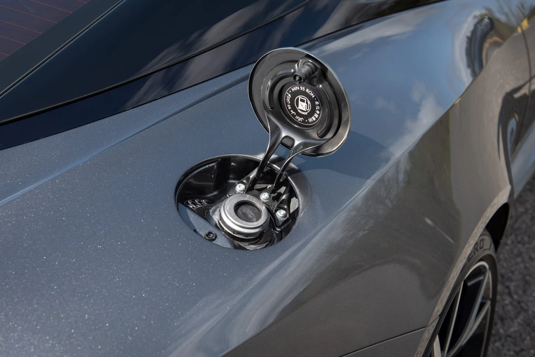 2019 Aston Martin DBS Superleggera - Image 27 of 31